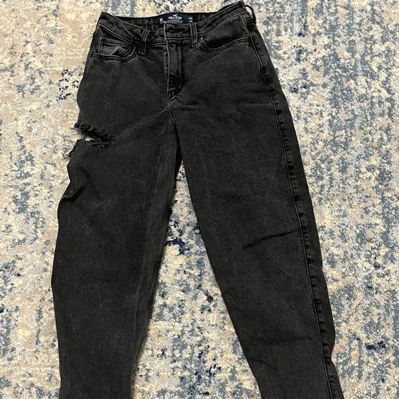 Hollister ripped mom jeans 0S - Picture 2 of 5